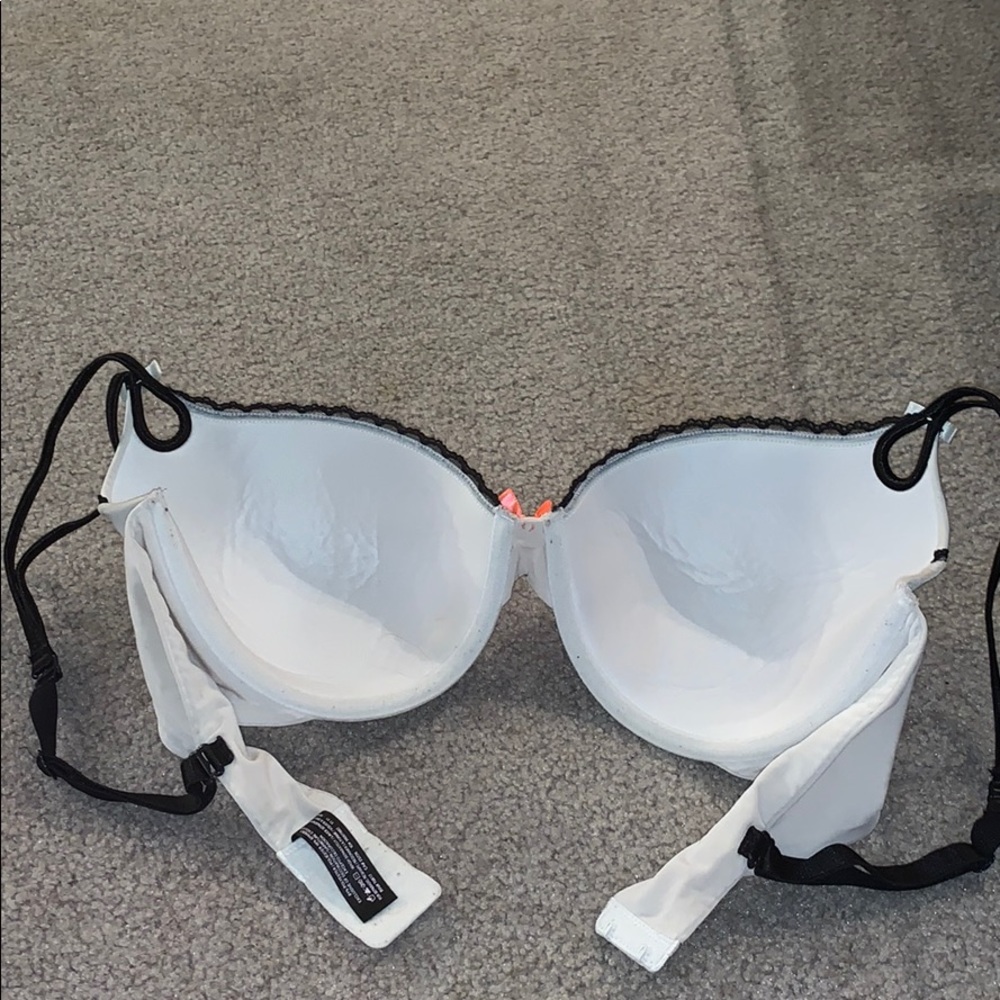 Victoria’s Secret Bra - Picture 3 of 3